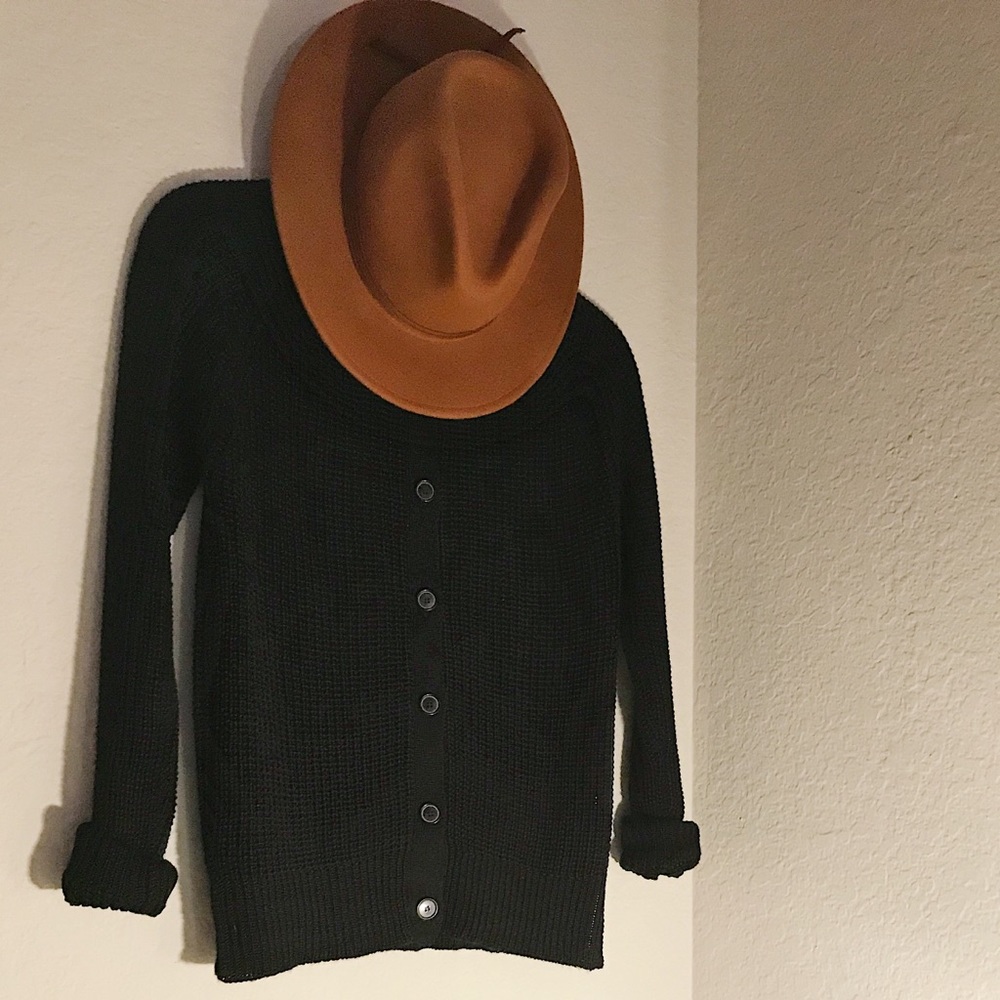 Zara Knit• Buttons down the Back•